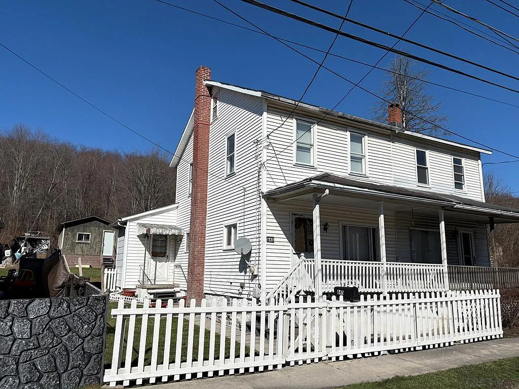 645 Railroad St photo 1