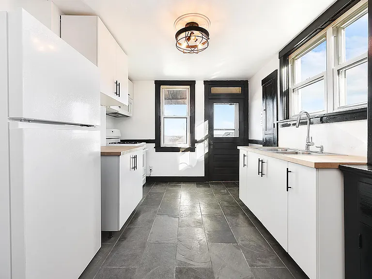 209 Mary St #2 — Photo 5