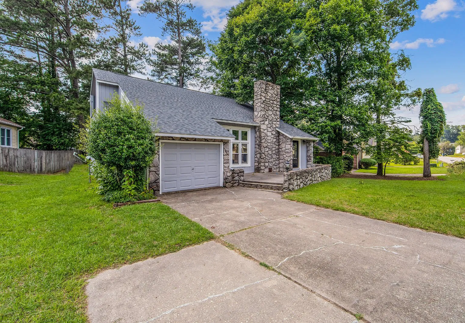 3 bed, 2.0 bath, $1,400 — Photo 1