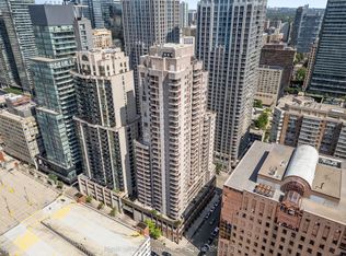 736 Bay St #2910, Toronto, ON M5G2M4