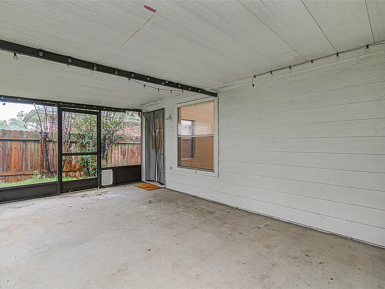 16835 Carbridge Dr — Photo 40