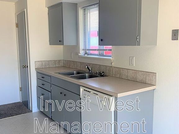3rd image of 3332 E 18th St APT B