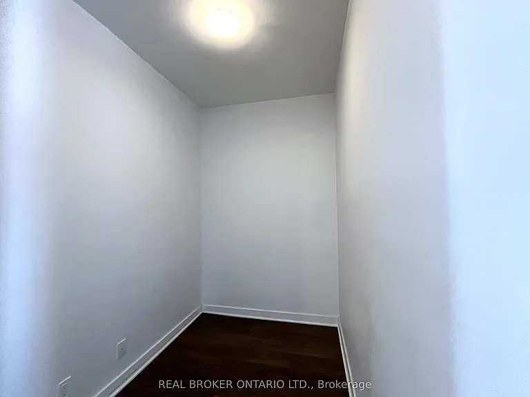 15 Grenville St #401 — Photo 9
