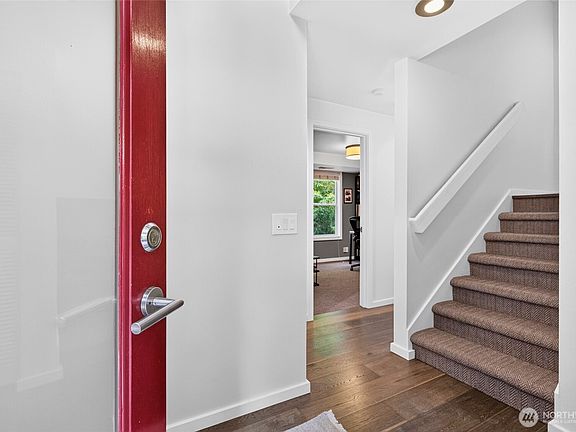 4th image of 2518 E Roy Street