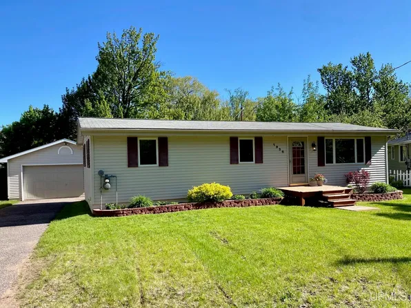 1930 Summit St, Marquette, MI 49855