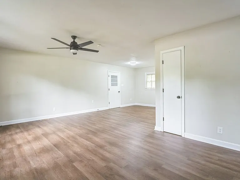 628 McLamb Dr — Photo 17