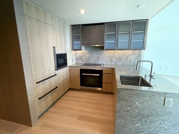 4th image of 1000 Auahi St #2506