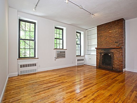 3rd image of 255 W 22nd St APT 3B