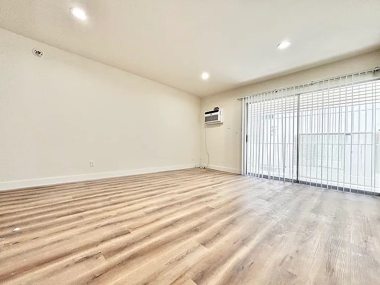 1784 N Sycamore Property — Photo 6