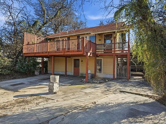 2nd image of 434 E Magnolia Ave