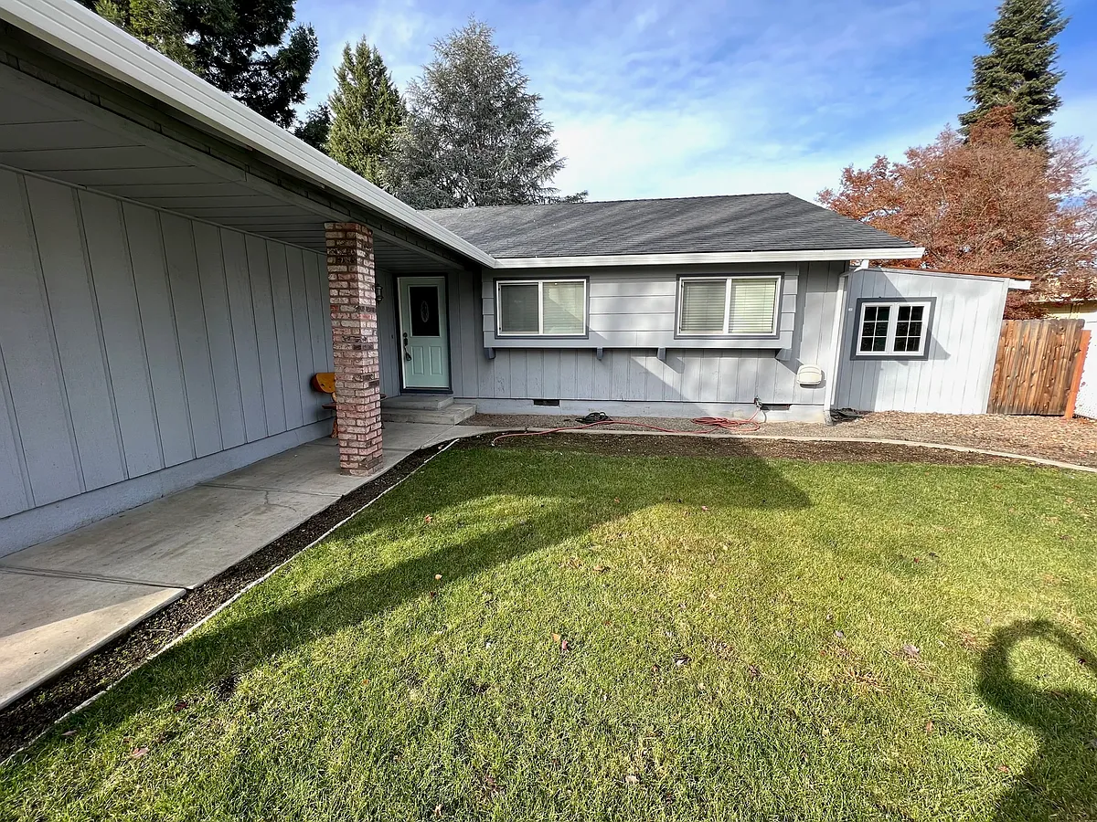 Building Photo - 734 Hemlock Ct