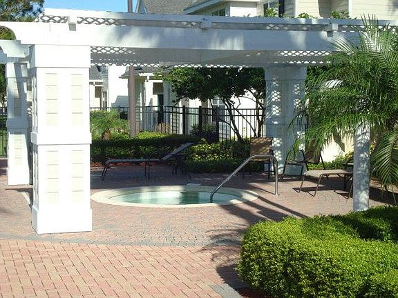 4th image of 303 Southern Pecan Cir Unit 106