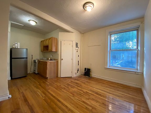 2nd image of 552 Lincoln Pl #1AC