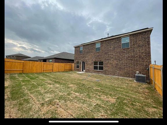 5th image of 424 Zimmet Dr
