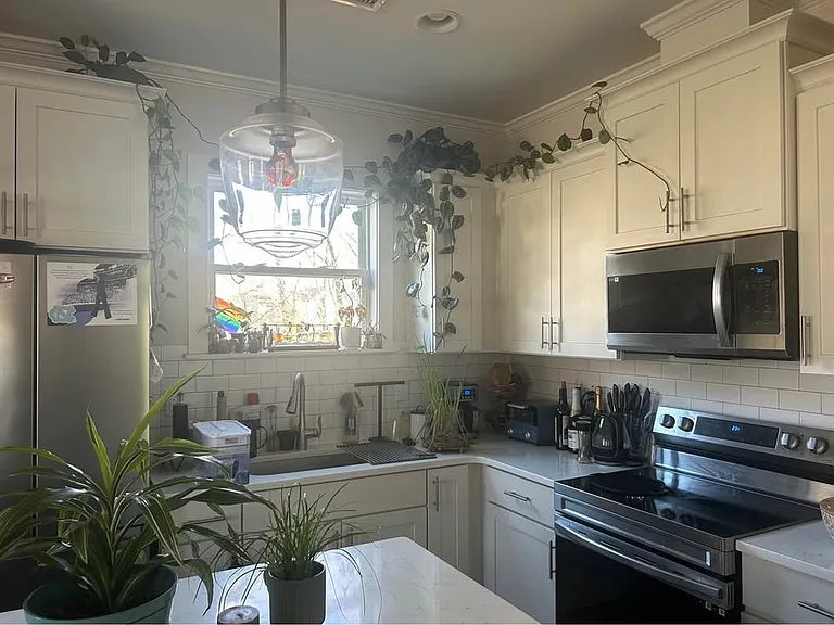 1477 Maplewood Dr — Photo 5