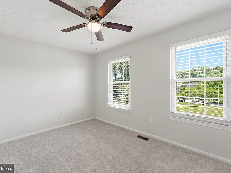 E Rosecroft Village Cir — Photo 20