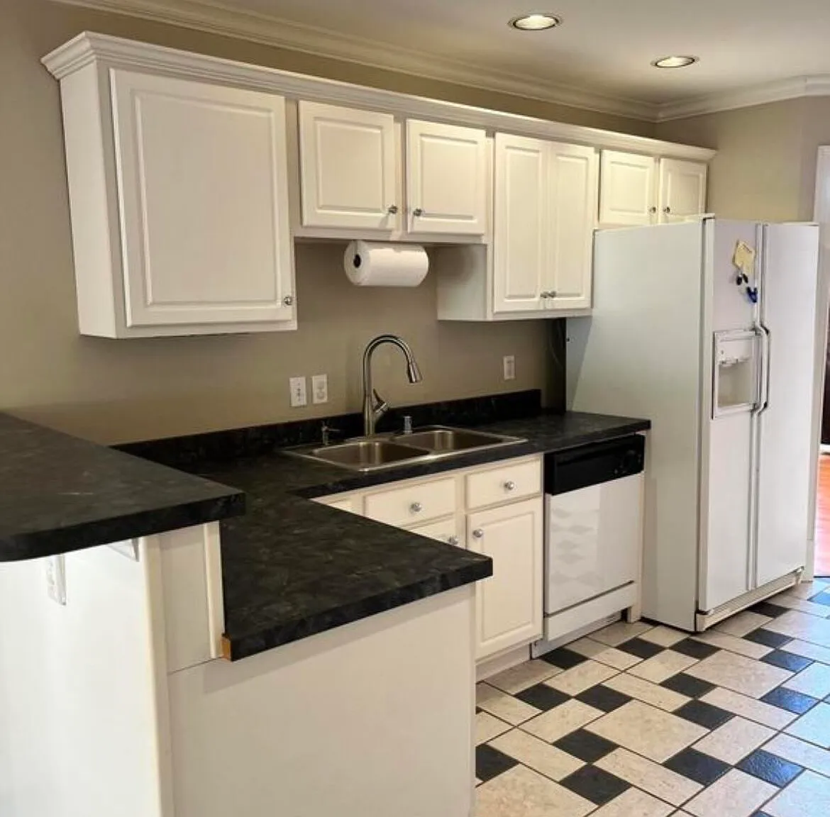 3 bed, 2.0 bath, 1792 sqft, $1,995 — Photo 3