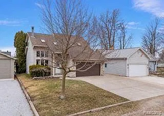 4 bed, 2.5 bath, 1632 sqft, $2,350 — Photo 1