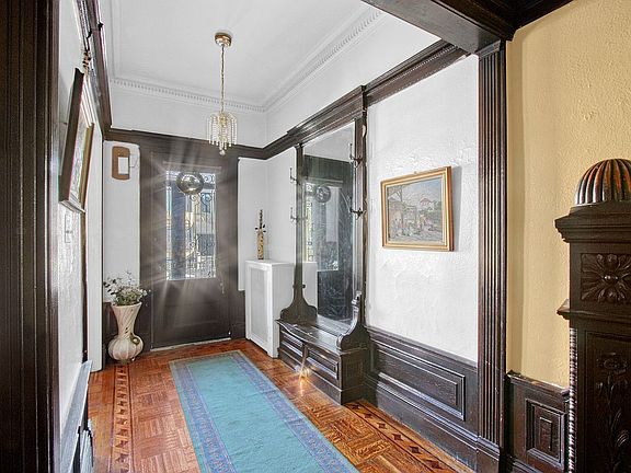 5th image of 1312 Union St