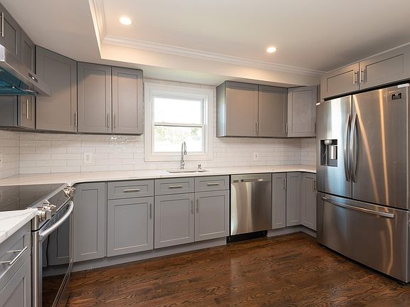 2nd image of 16 Crystal Ln