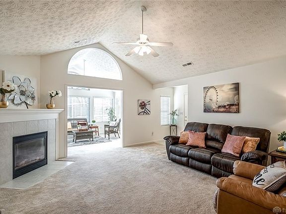 3rd image of 653 Ballymeade Village Dr