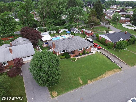3rd image of 4016 Pinedale Dr