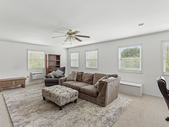 4th image of 3087 Valley Creek Rd