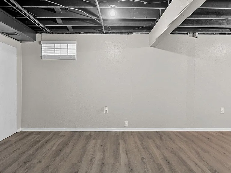 9835 Melrose Dr — Photo 15