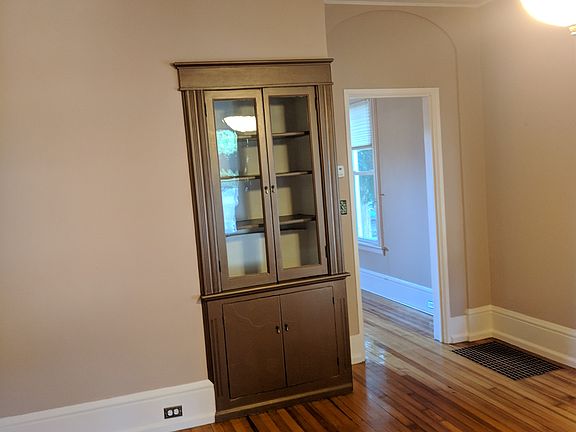 2nd image of 113 Washington Ave