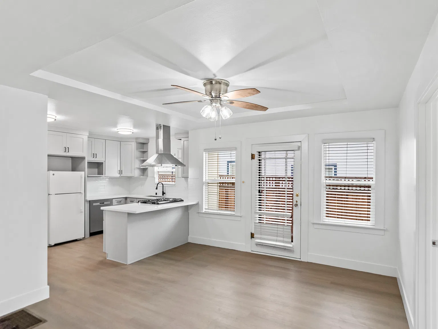 2 bed, 866 sqft, $3,195 — Photo 3