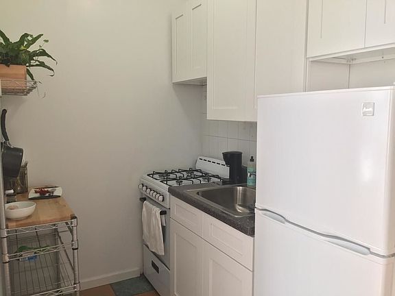 5th image of 165 Attorney St APT 2D