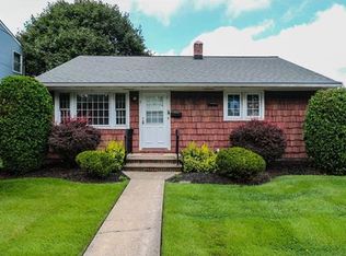 4 Rues Ln, East Brunswick, NJ 08816