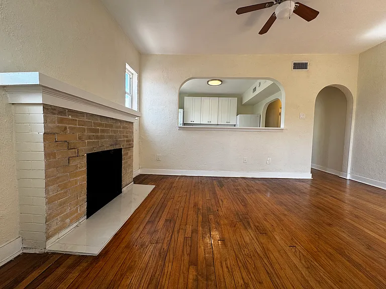 434 NE 7th Ave #4 — Photo 13