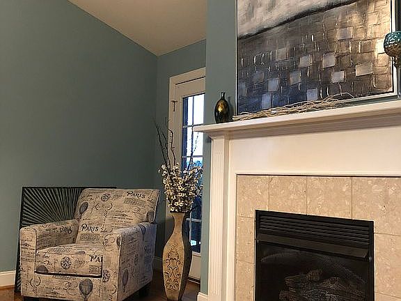 2nd image of 969 Sommerset Ct NE