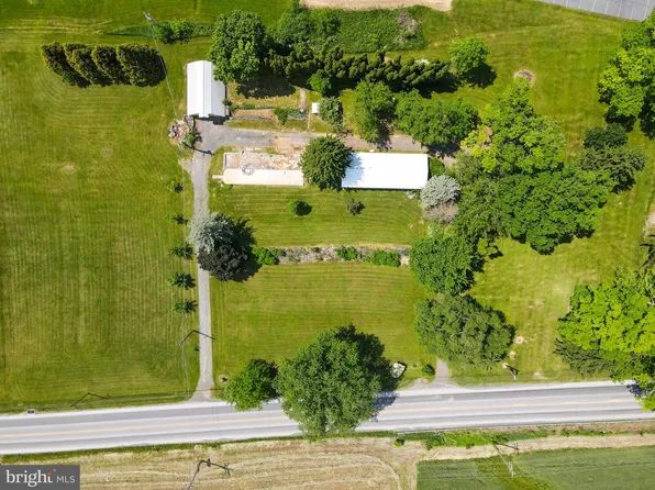 17273 Path Valley Rd, Spring Run, PA 17262