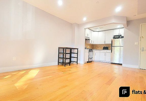 4th image of 271 Clifton Pl #2F