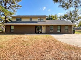 520 Adams St, Holdenville, OK 74848