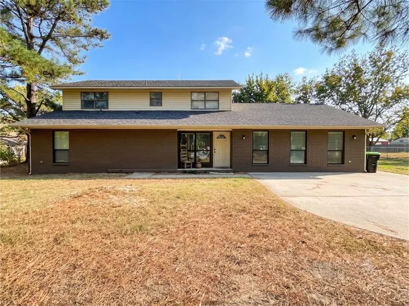 520 Adams St, Holdenville, OK 74848