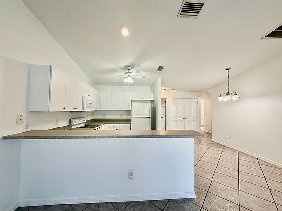 4th image of 109 NE 16th Pl