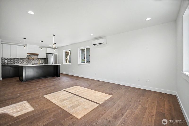 3rd image of 5610 Rockefeller Avenue #2
