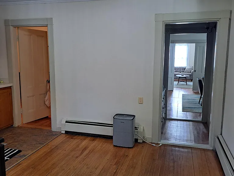 16 E Elm St #1 — Photo 3