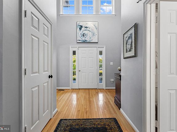 4th image of 5349 Christa Ct