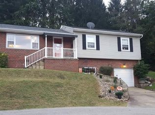 105 Forest Park Ln, Huntington, WV 25705