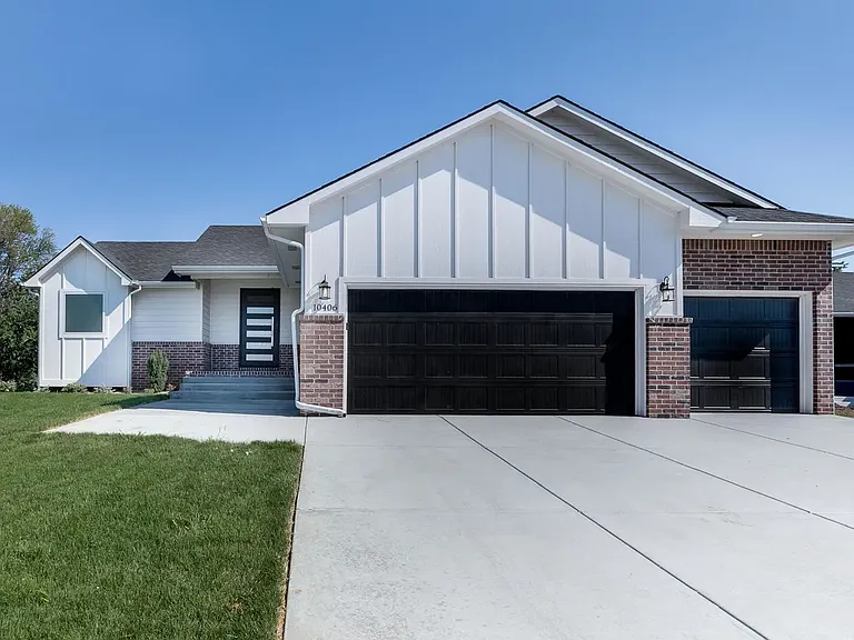 10406 W Graber Cir — Photo 1