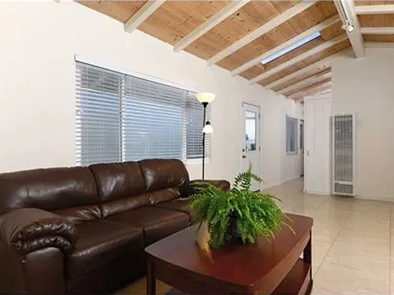 1249 Torrey Pines Rd — Photo 13