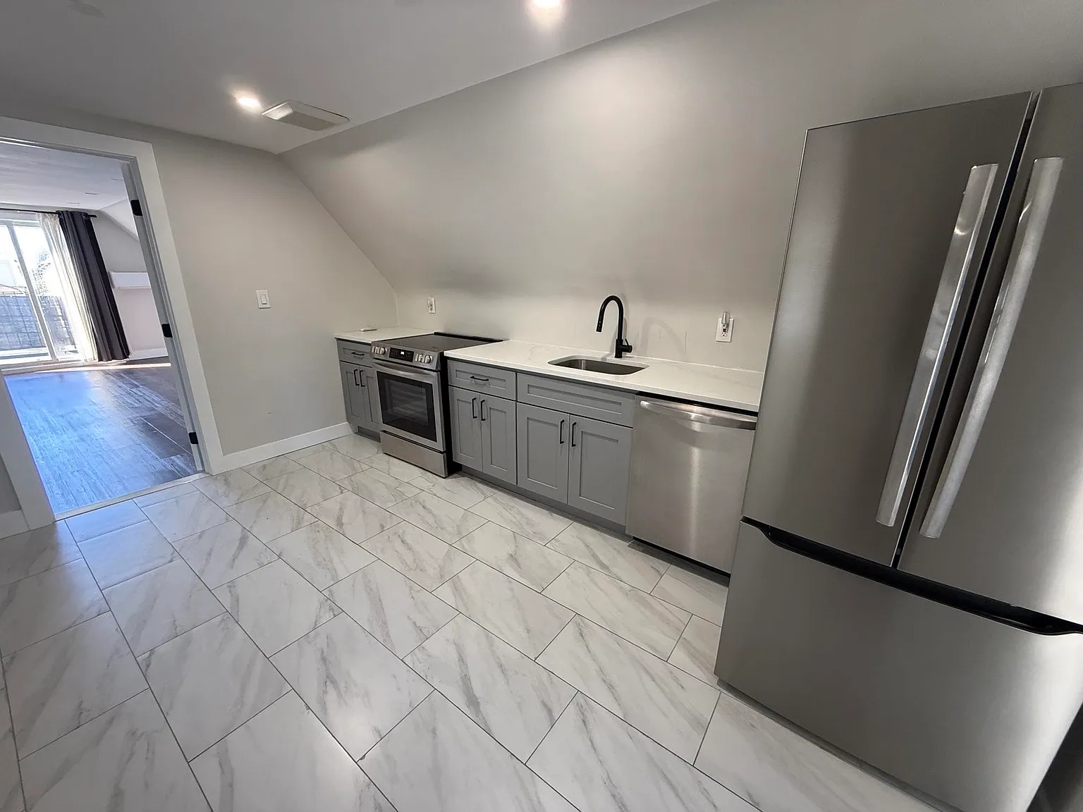 1 bed, 1.0 bath, $1,850 — Photo 3