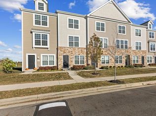 300 Autumn Ridge Cir, Pickerington, OH 43147