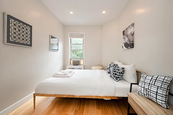 Rented by R New York | media 19