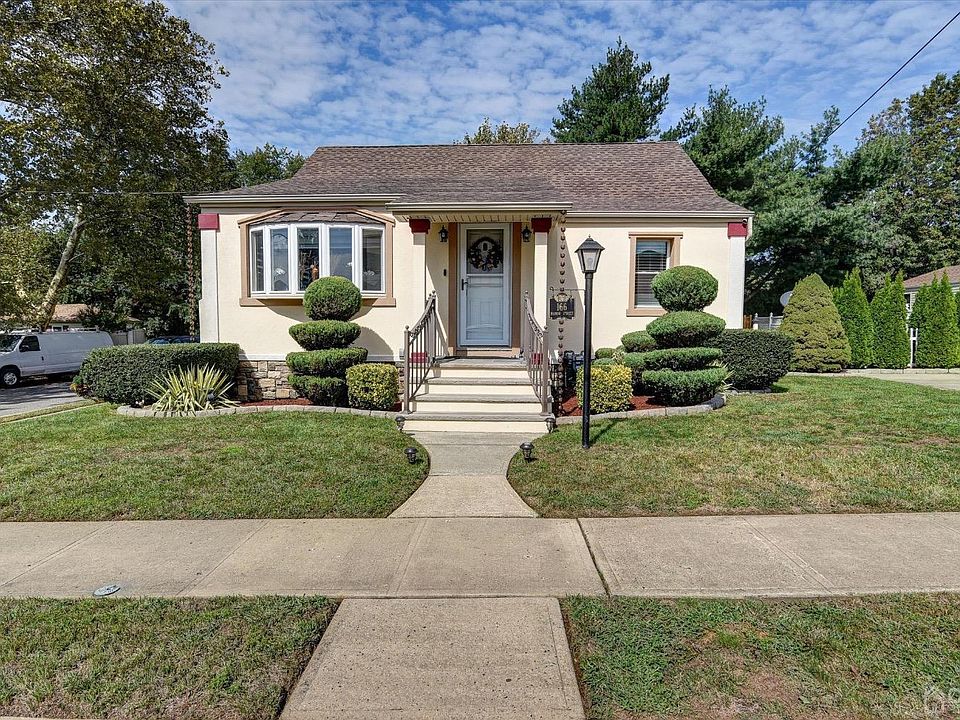 1st image of 166 Manor St