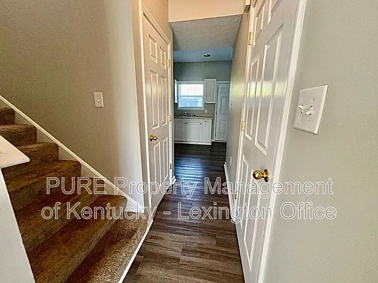 2561 Mackenzie Ln — Photo 10